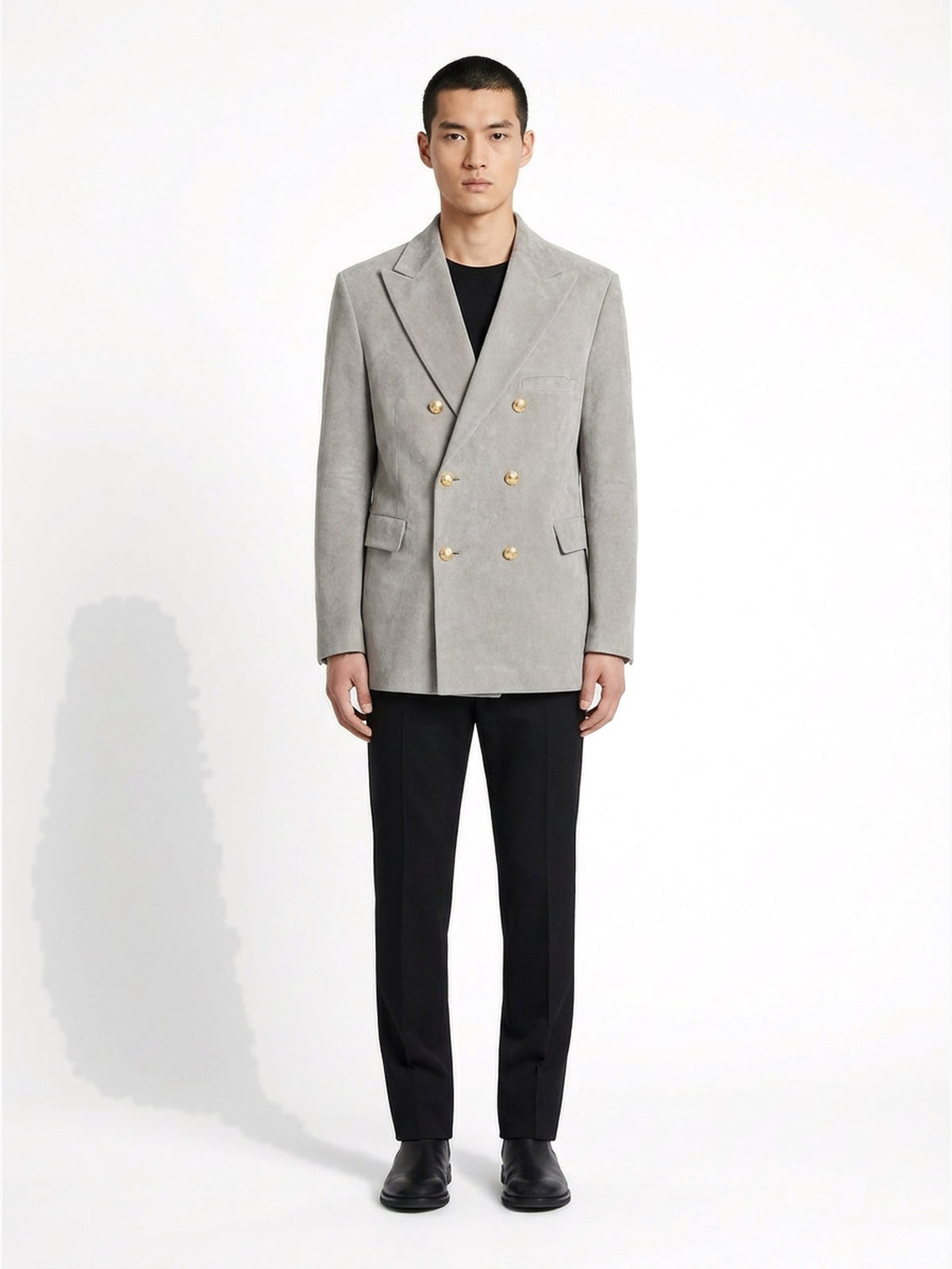 Blazer en suède gris porté de face, collection RADICE Maison Godefroi