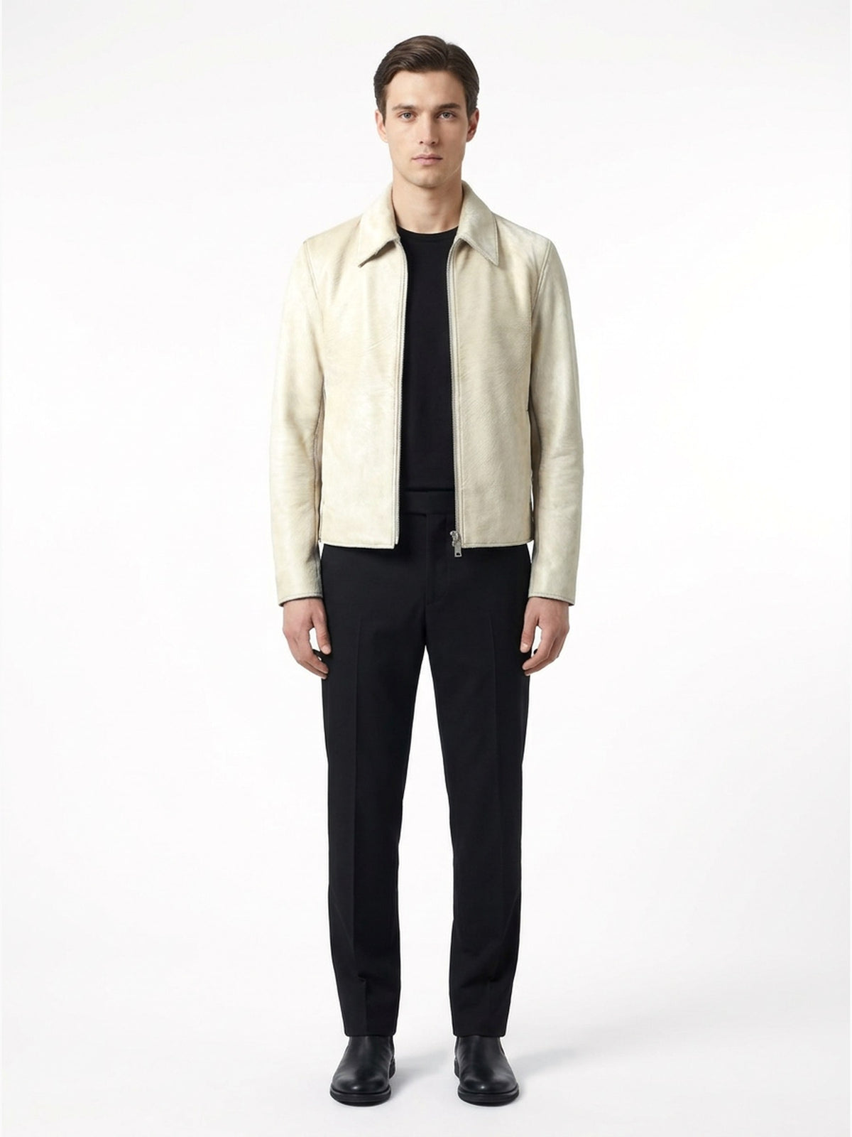 Blouson à col espagnol en veau façon poulain crème, fermeture à glissière centrale. Vue face.