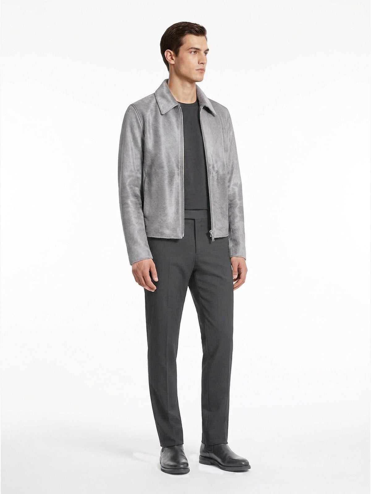Blouson en veau façon poulain gris, vue trois-quarts.
