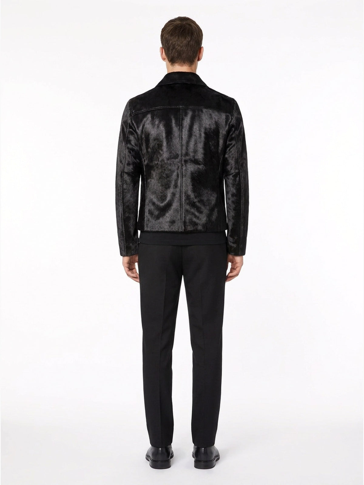 Blouson en veau façon poulain noir, vue dos.