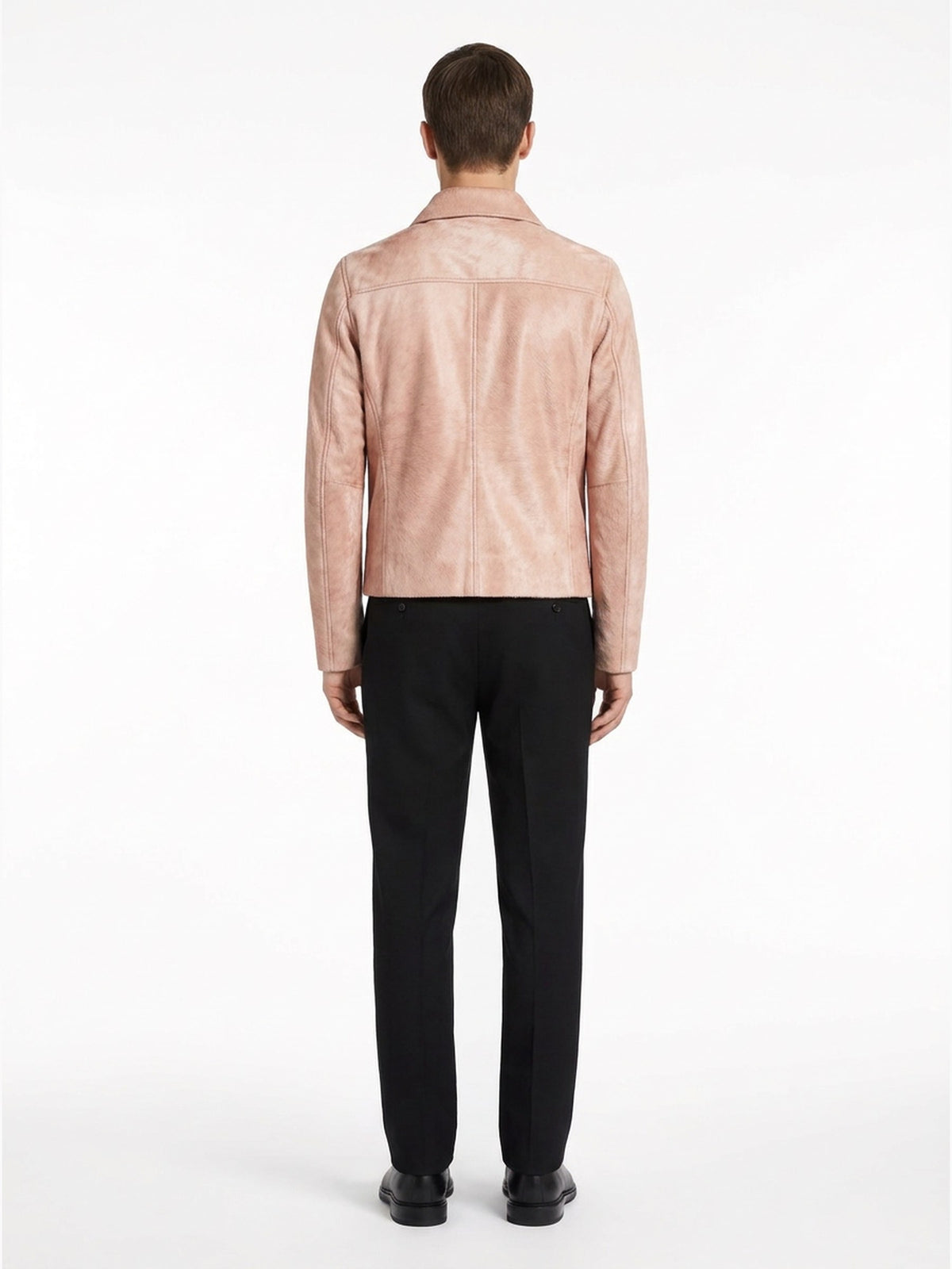 Blouson en veau façon poulain rose, vue dos.