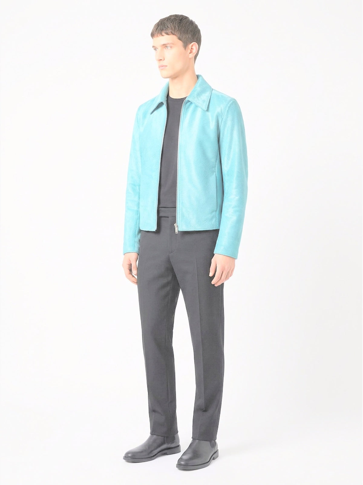 Blouson en veau façon poulain turquoise, vue trois-quarts.