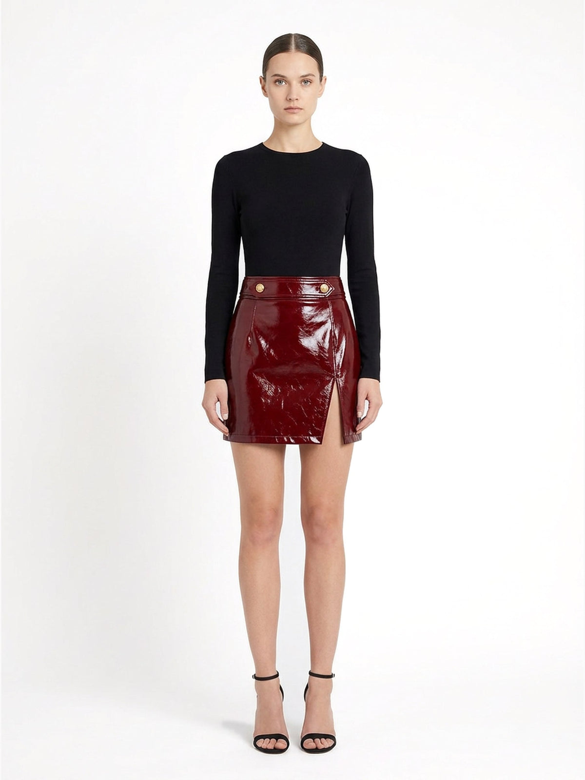Jupe en vernis bordeaux portée de face, collection RADICE Maison Godefroi